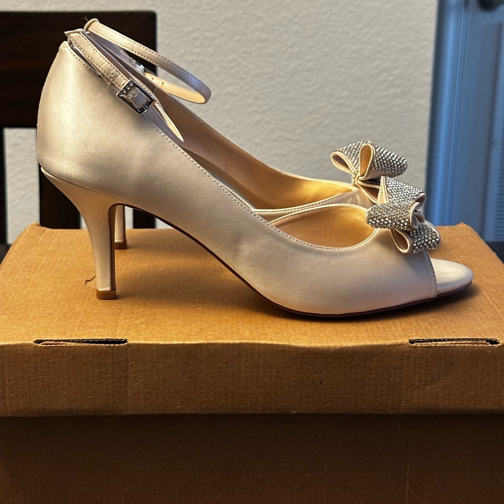 ANKLE STRAP SATIN PUMPS
